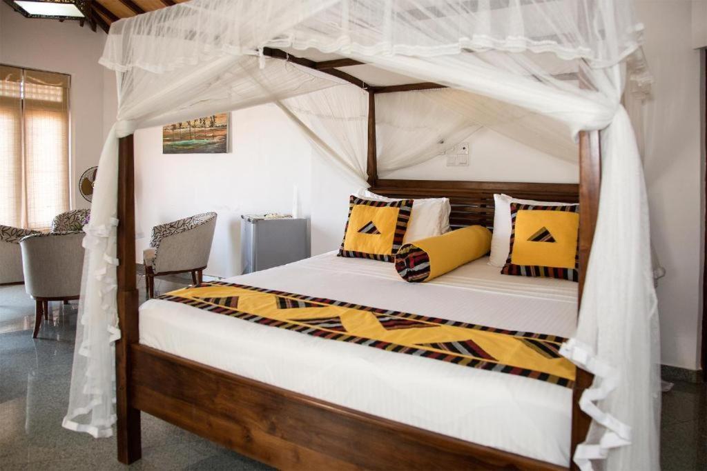 Suriya Arana Bed and Breakfast Negombo Eksteriør billede