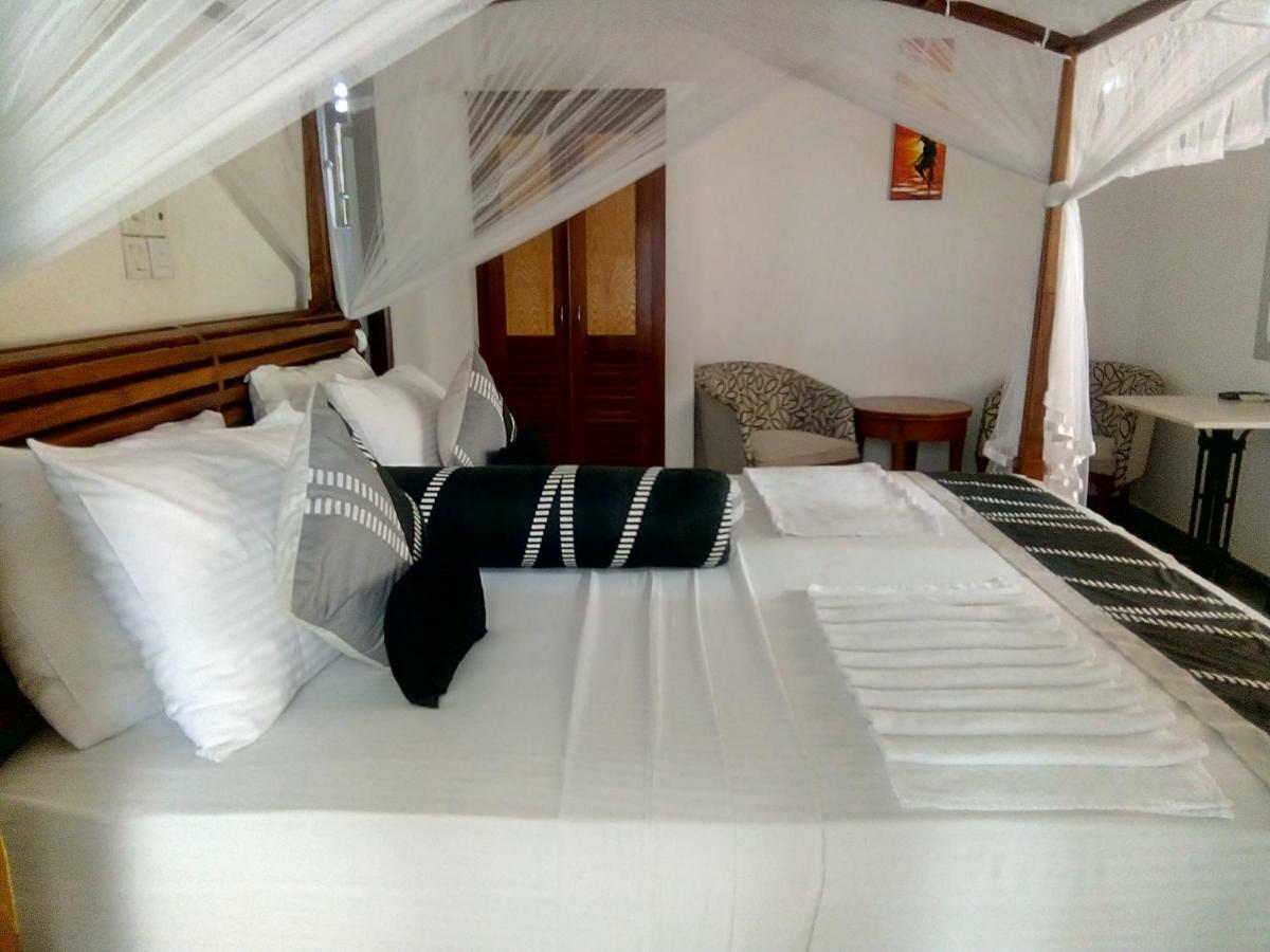 Suriya Arana Bed and Breakfast Negombo Eksteriør billede